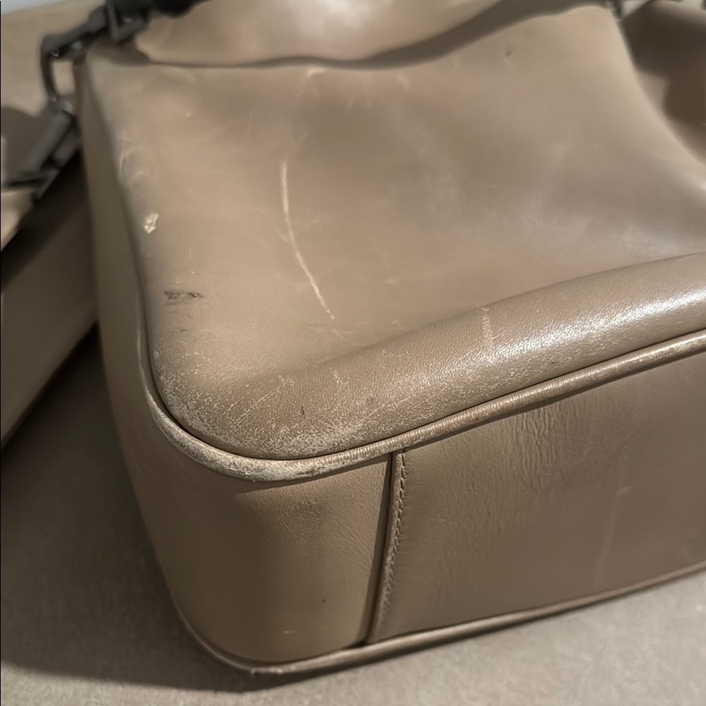 ⭐️SOLD⭐️ Gucci Diana Bamboo Greige Leather Bag - Picture 7 of 10